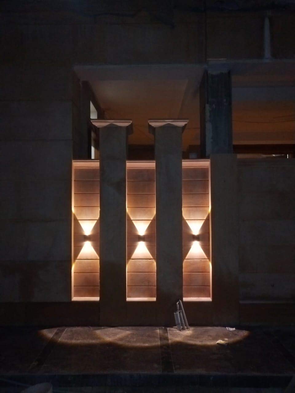 Solar up and down wall light